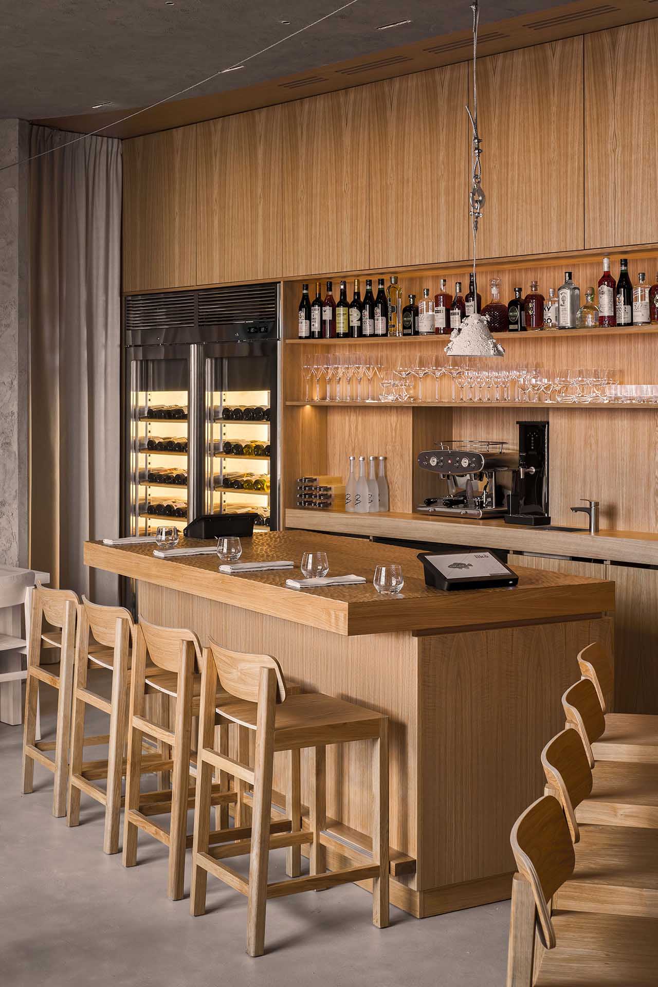 海鮮餐廳設計,餐廳設計案例,原木色,酒吧設計方案,DA bureau,聖彼得堡,極簡主義,Porto 19海鮮餐廳