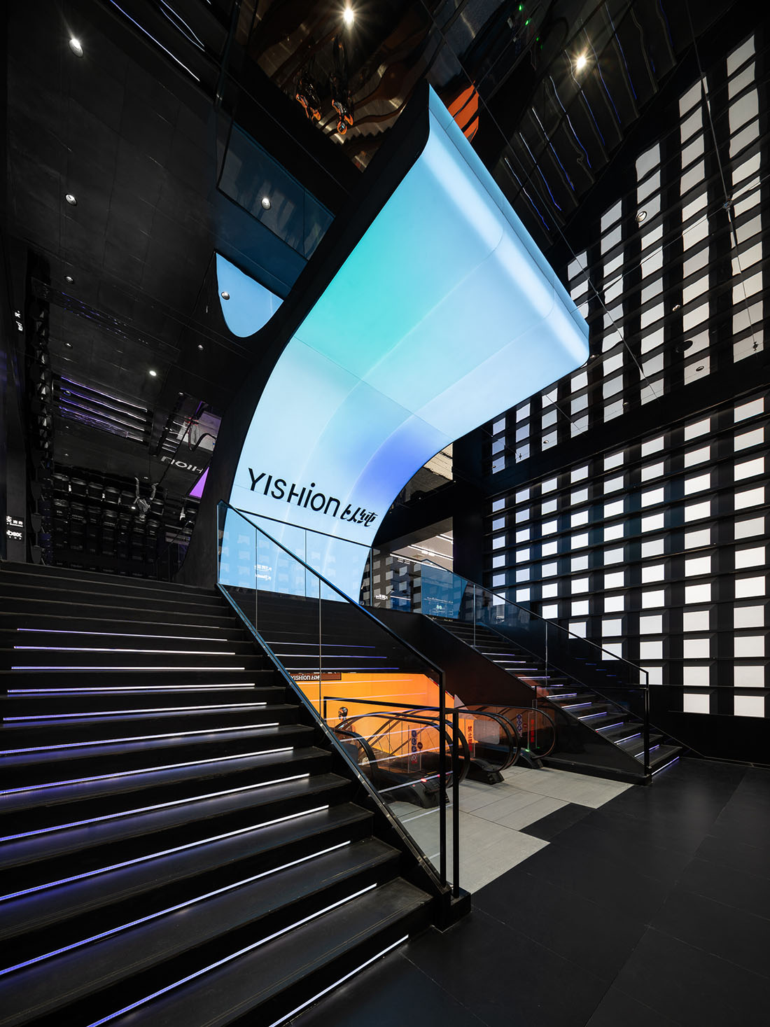 服裝店設計,零售店設計,服裝零售店設計,服裝店設計案例,服裝店設計方案,旗艦店設計,服裝概念店,服裝旗艦店,長沙,以純旗艦店,唯想國際,李想