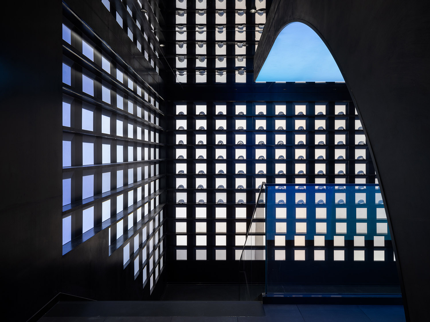 服裝店設計,零售店設計,服裝零售店設計,服裝店設計案例,服裝店設計方案,旗艦店設計,服裝概念店,服裝旗艦店,長沙,以純旗艦店,唯想國際,李想