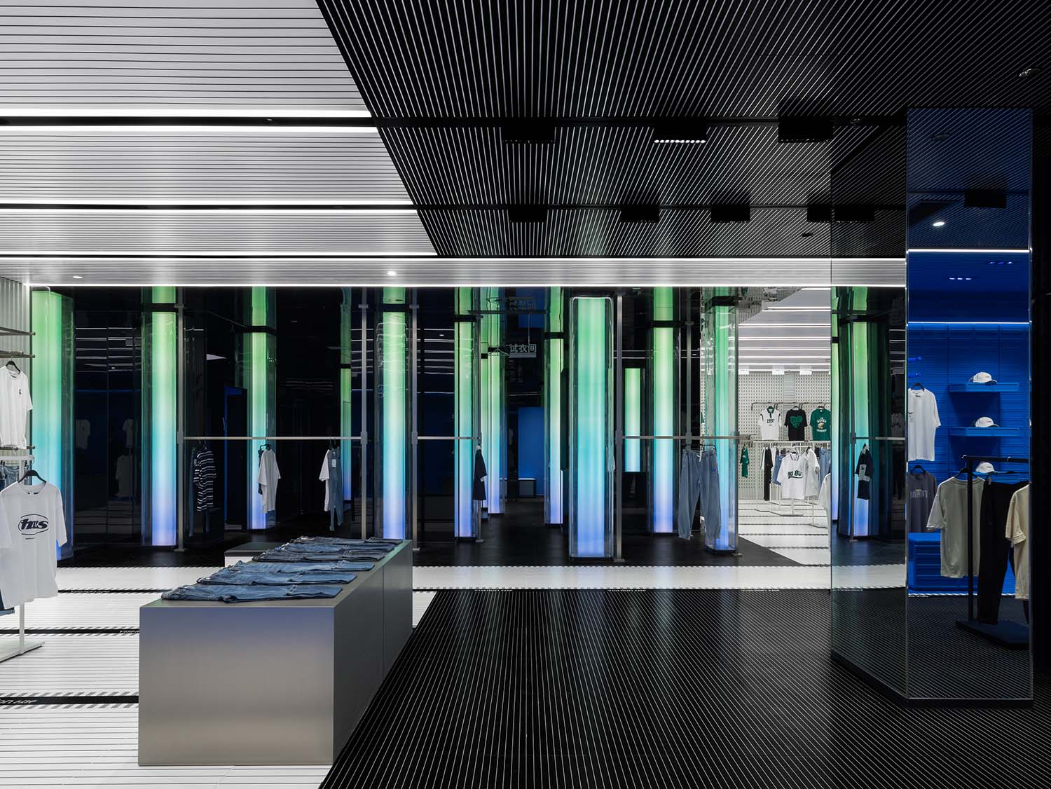 服裝店設計,零售店設計,服裝零售店設計,服裝店設計案例,服裝店設計方案,旗艦店設計,服裝概念店,服裝旗艦店,長沙,以純旗艦店,唯想國際,李想