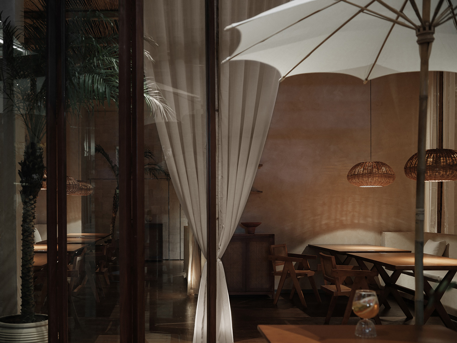 泰國菜餐廳設計,餐廳設計,主題餐廳設計,餐廳設計案例,餐廳設計方案,泰式主題餐廳設計,休閑餐廳設計,現代風格餐廳設計,昆明,泰爽金餐廳海樂世界店,艾洛設計