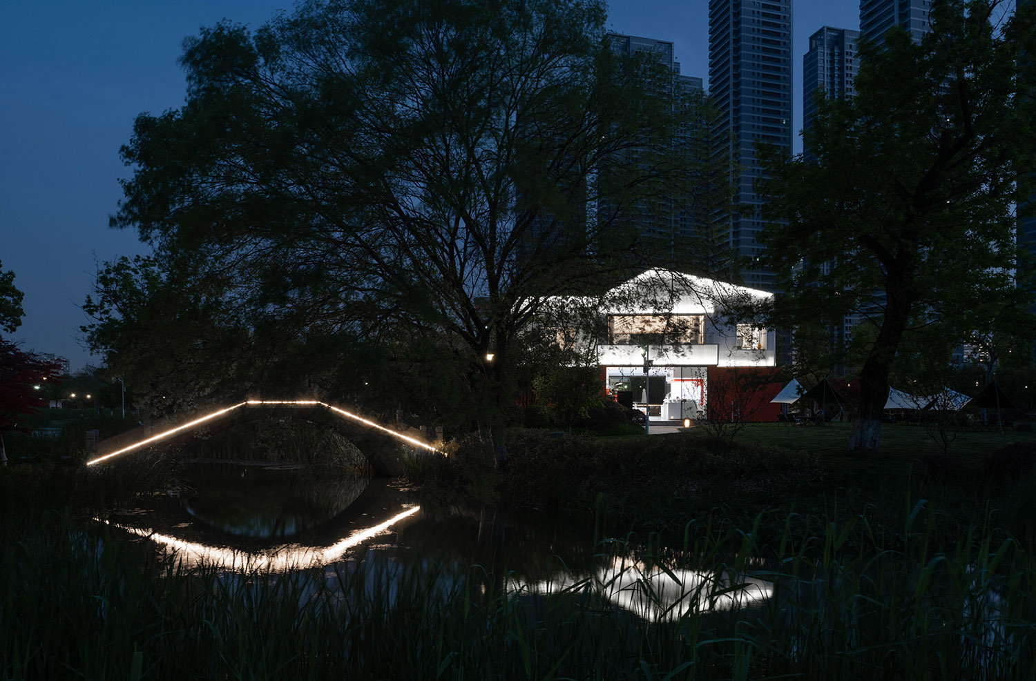 咖啡廳設計,咖啡館設計,咖啡廳設計方案,咖啡廳設計案例,創意咖啡廳設計,網紅咖啡廳設計,蘇州,LIM咖啡運河公園店,有點建築