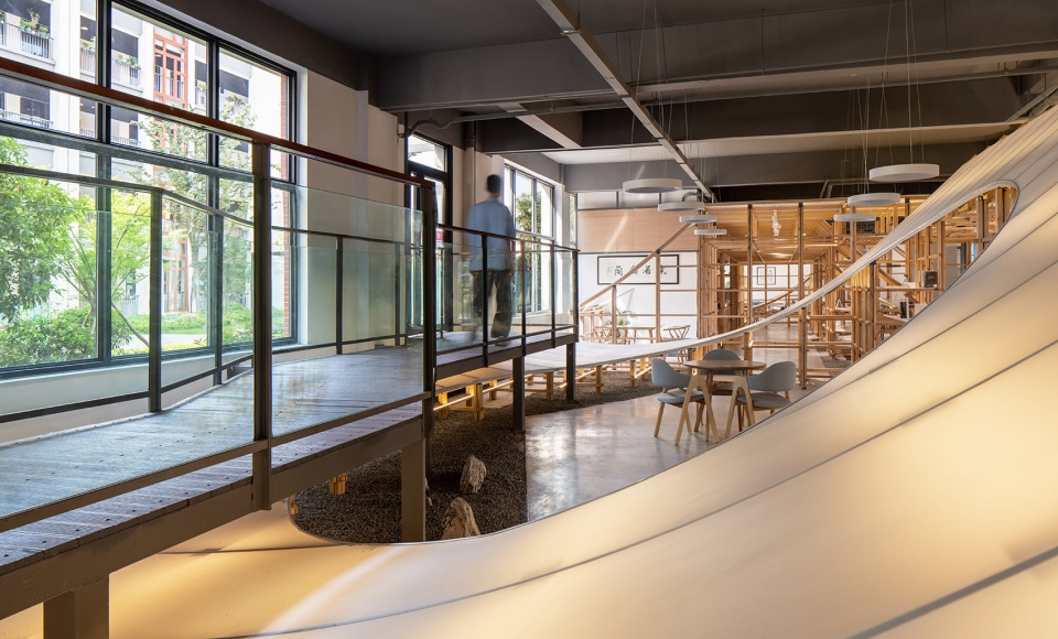 書店設計,商店設計,書店零售店設計,書店設計案例,書店設計方案,“書山”新華書店餘高店,杭州,田之間建築,植田建築