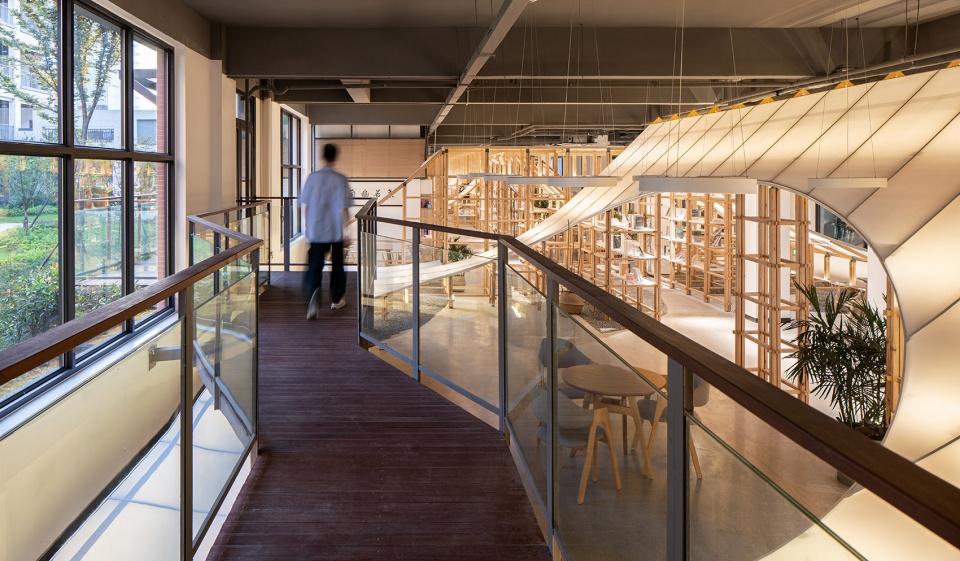 書店設計,商店設計,書店零售店設計,書店設計案例,書店設計方案,“書山”新華書店餘高店,杭州,田之間建築,植田建築