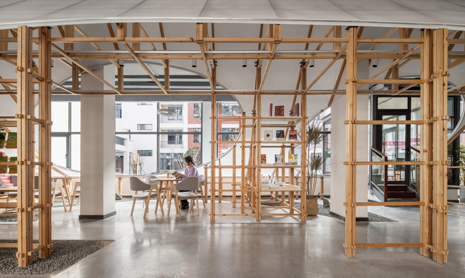 書店設計,商店設計,書店零售店設計,書店設計案例,書店設計方案,“書山”新華書店餘高店,杭州,田之間建築,植田建築