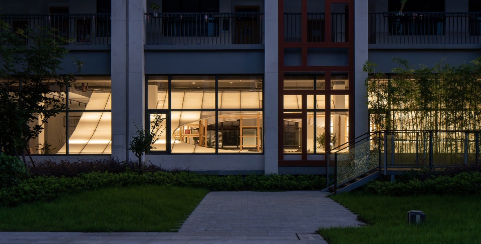 書店設計,商店設計,書店零售店設計,書店設計案例,書店設計方案,“書山”新華書店餘高店,杭州,田之間建築,植田建築