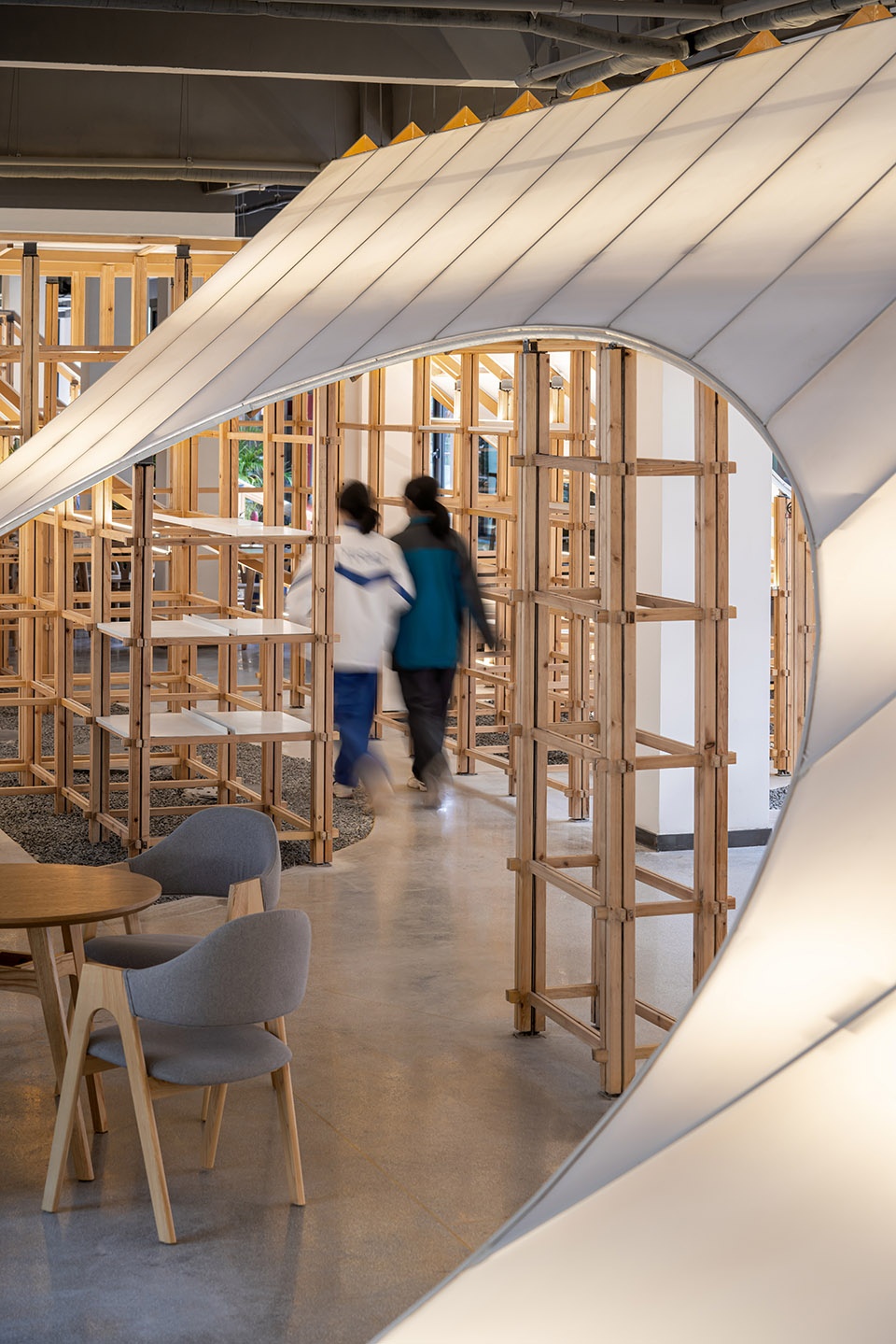 書店設計,商店設計,書店零售店設計,書店設計案例,書店設計方案,“書山”新華書店餘高店,杭州,田之間建築,植田建築