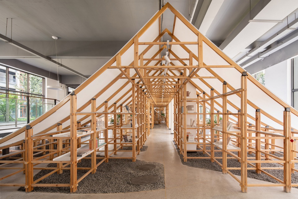 書店設計,商店設計,書店零售店設計,書店設計案例,書店設計方案,“書山”新華書店餘高店,杭州,田之間建築,植田建築