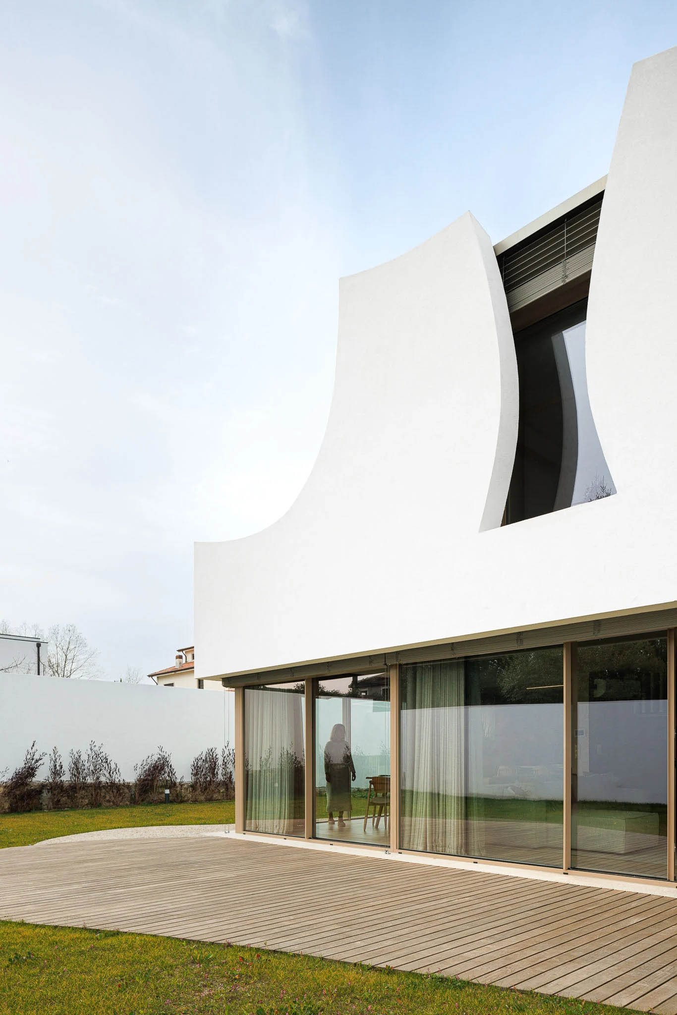 別墅設計,原木色別墅設計,Sandra Micaela Casinha Atelier,國外別墅設計案例,葡萄牙,波爾圖,別墅設計方案,庭院別墅