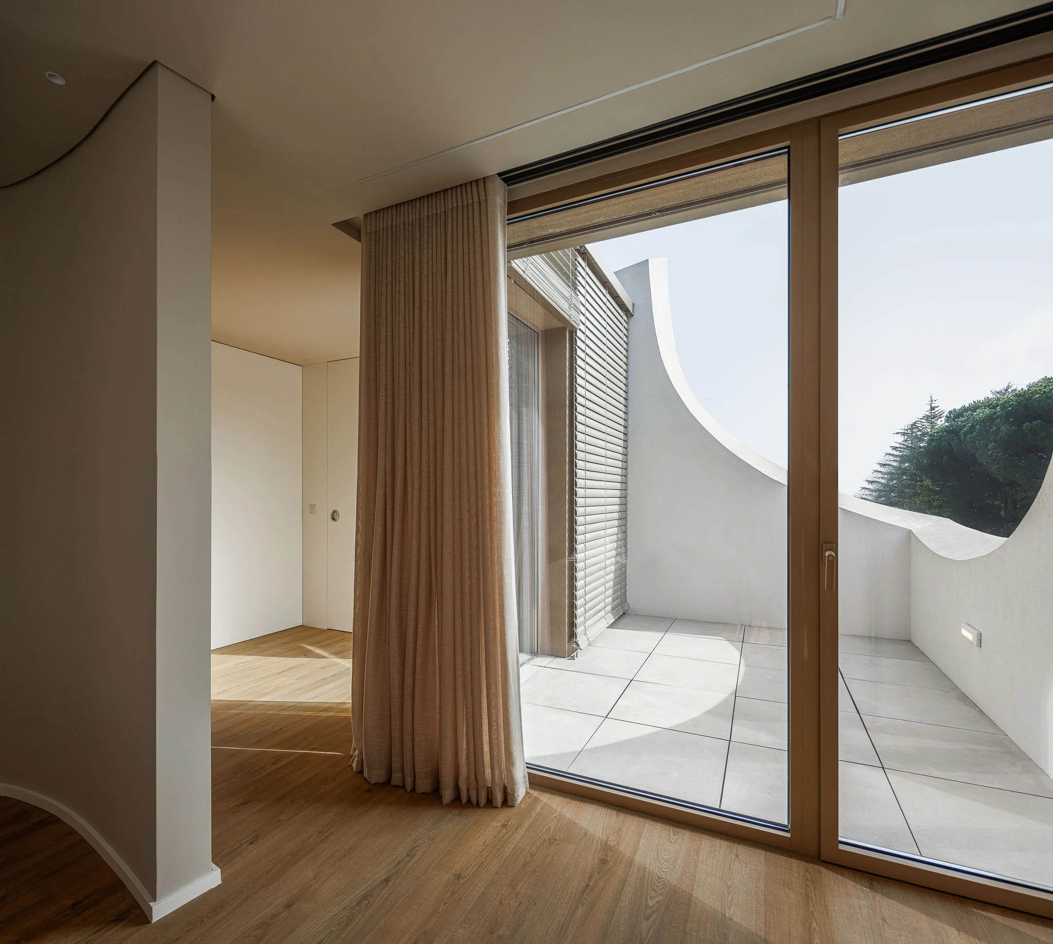 別墅設計,原木色別墅設計,Sandra Micaela Casinha Atelier,國外別墅設計案例,葡萄牙,波爾圖,別墅設計方案,庭院別墅