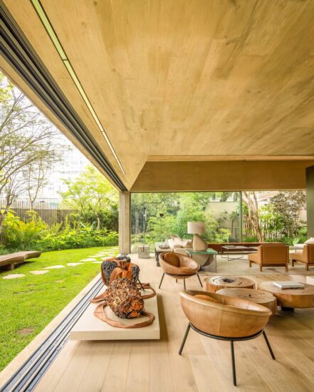 Studio Arthur Casas｜650㎡，巴西鏤空花磚+暖色調庭院別墅