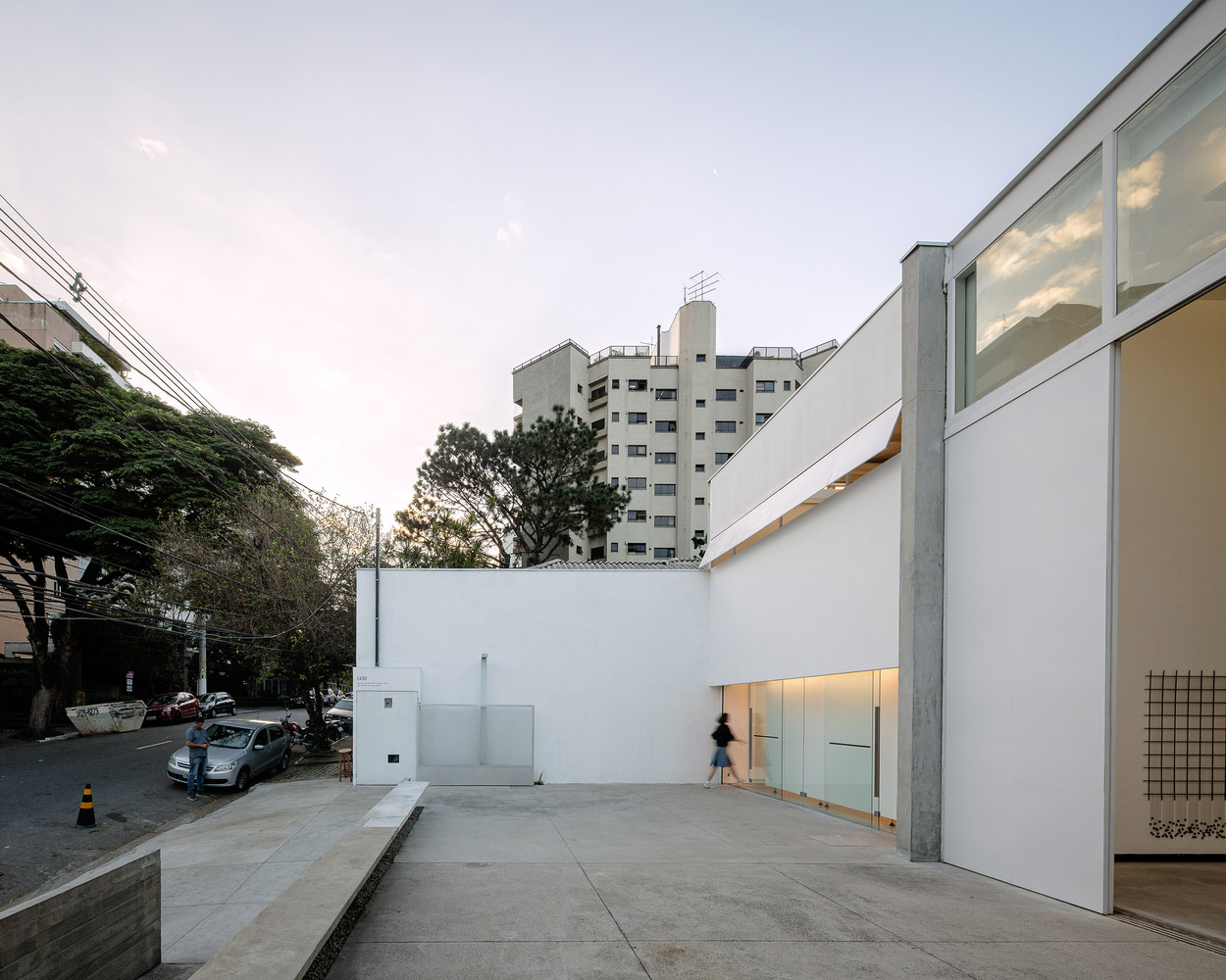 Undiú + Clara Werneck,巴西,190 m²,工作室,辦公室設計案例,極簡美學,極簡主義,米蘭美術館,美術館設計
