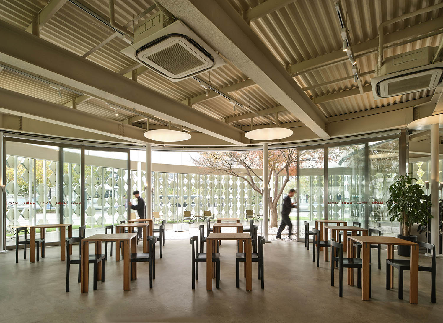 咖啡店設計,咖啡店設計案例,咖啡店設計方案,咖啡廳設計,咖啡店裝修,創意咖啡店,上海,樹下的LOAM瓷屋咖啡,八荒設計