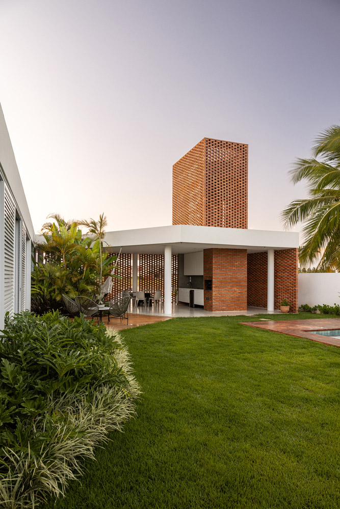 住宅設計,聯排別墅,別墅設計,紅磚別墅,Coletivo de Arquitetos,巴西,庭院別墅,300㎡