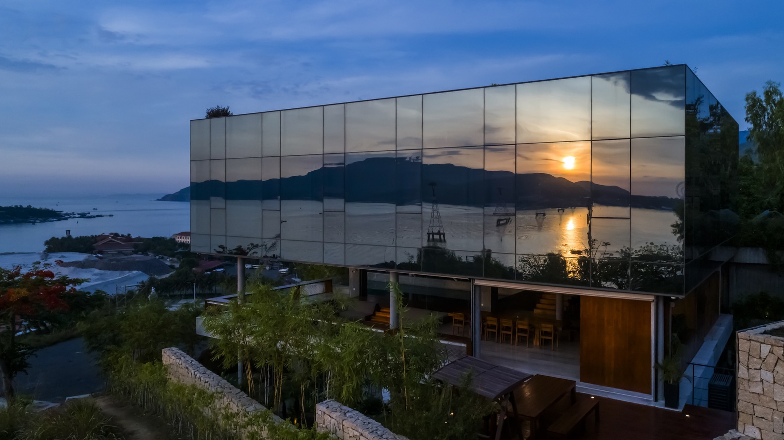 別墅設計,越南,MM++ architects,鏡麵,別墅設計案例,別墅裝修,現代風格別墅設計,海景別墅,現代風格別墅設計案例,968㎡