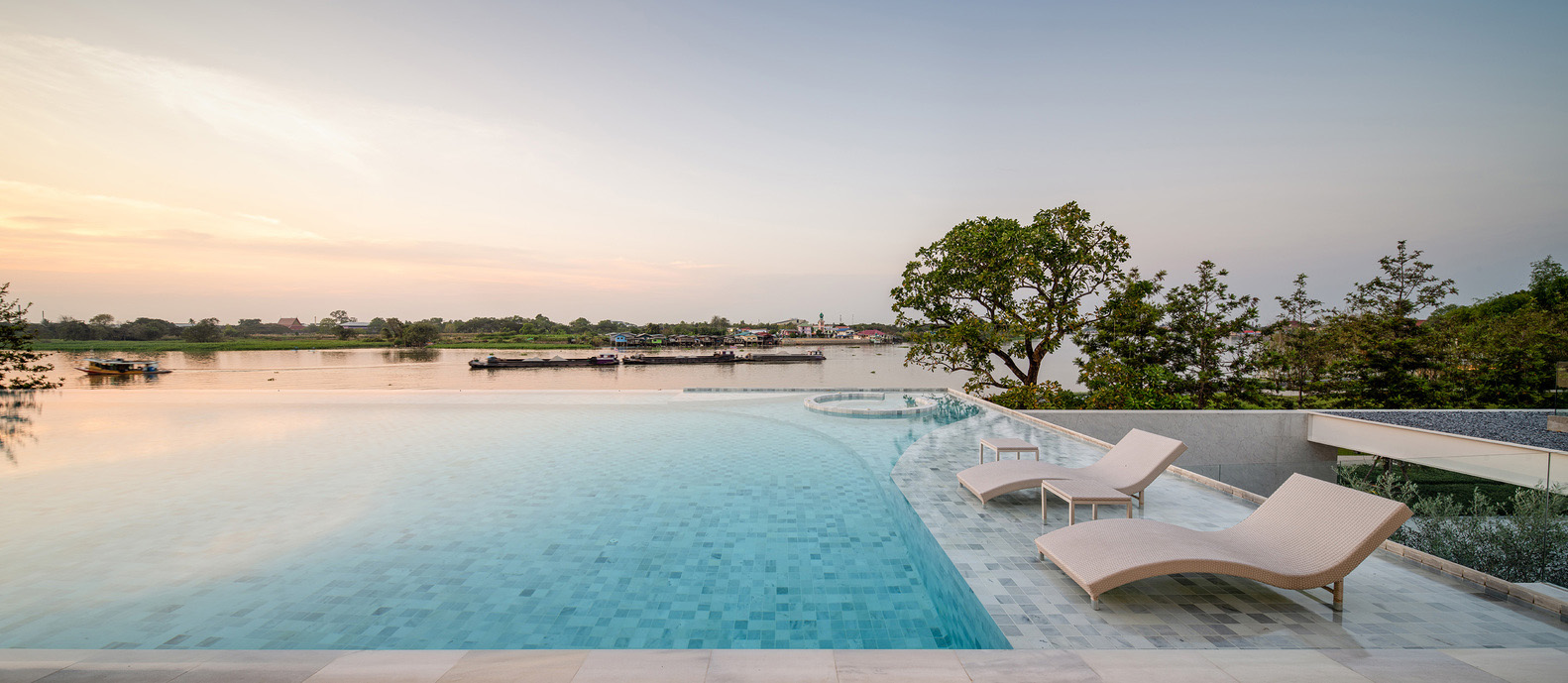 別墅設計,4500㎡,泰國,獨棟別墅設計,豪宅設計,別墅設計案例,別墅裝修,現代風格別墅設計,OfficeAT,現代風格別墅設計案例,濱河別墅