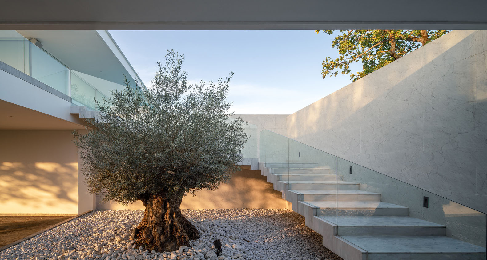 別墅設計,4500㎡,泰國,獨棟別墅設計,豪宅設計,別墅設計案例,別墅裝修,現代風格別墅設計,OfficeAT,現代風格別墅設計案例,濱河別墅