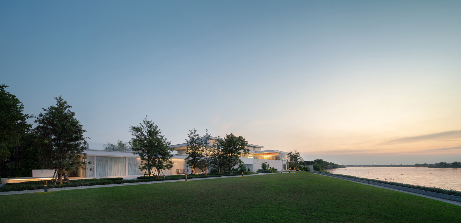 別墅設計,4500㎡,泰國,獨棟別墅設計,豪宅設計,別墅設計案例,別墅裝修,現代風格別墅設計,OfficeAT,現代風格別墅設計案例,濱河別墅