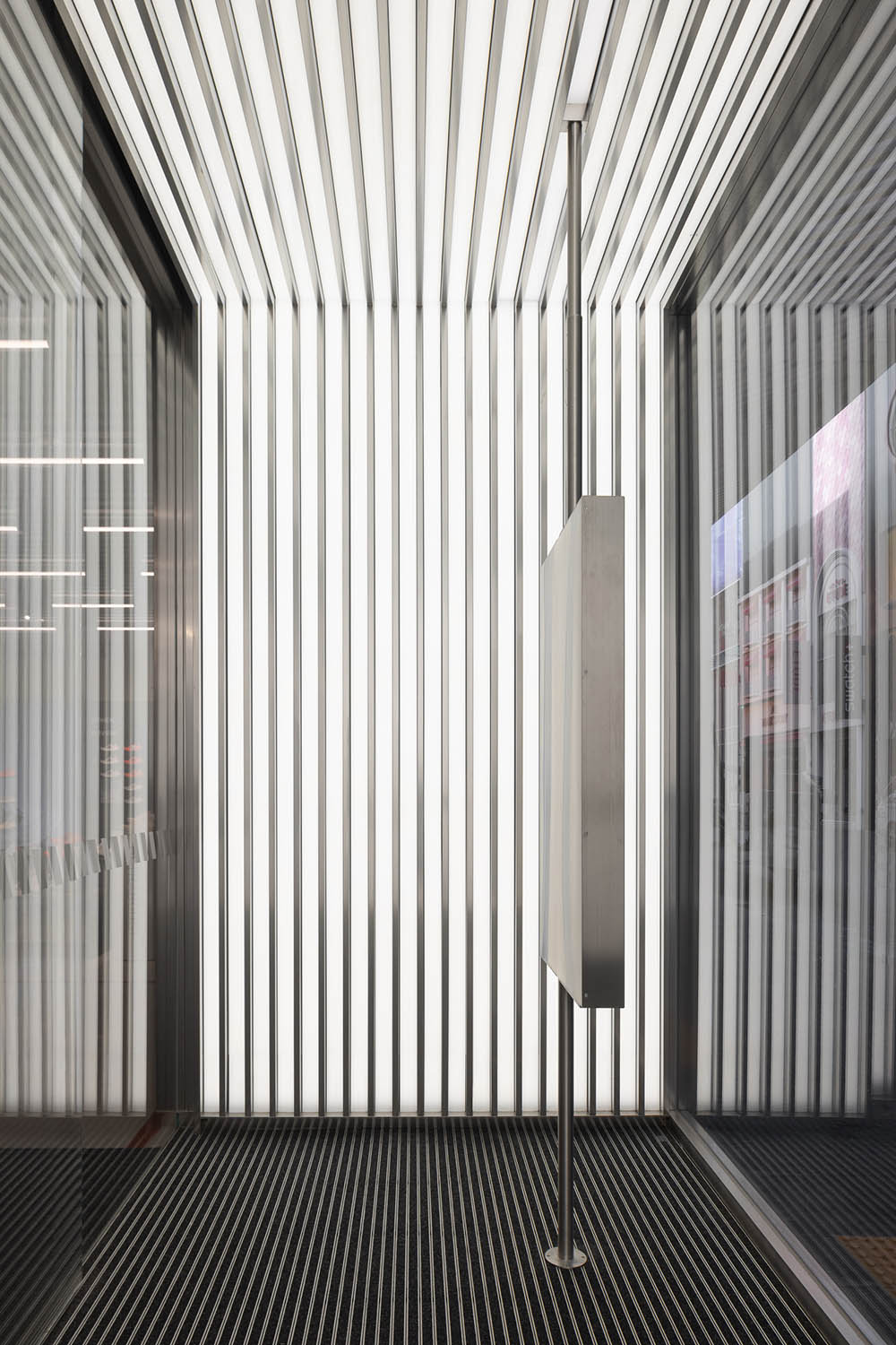 商店設計,零售店設計,零售店設計案例,零售店設計方案,鞋店設計,鞋店零售店設計,旗艦店設計,Home of Sport,Home of Sport-adidas首家亞洲旗艦店,韓國首爾市明洞,萬社設計Various Associates