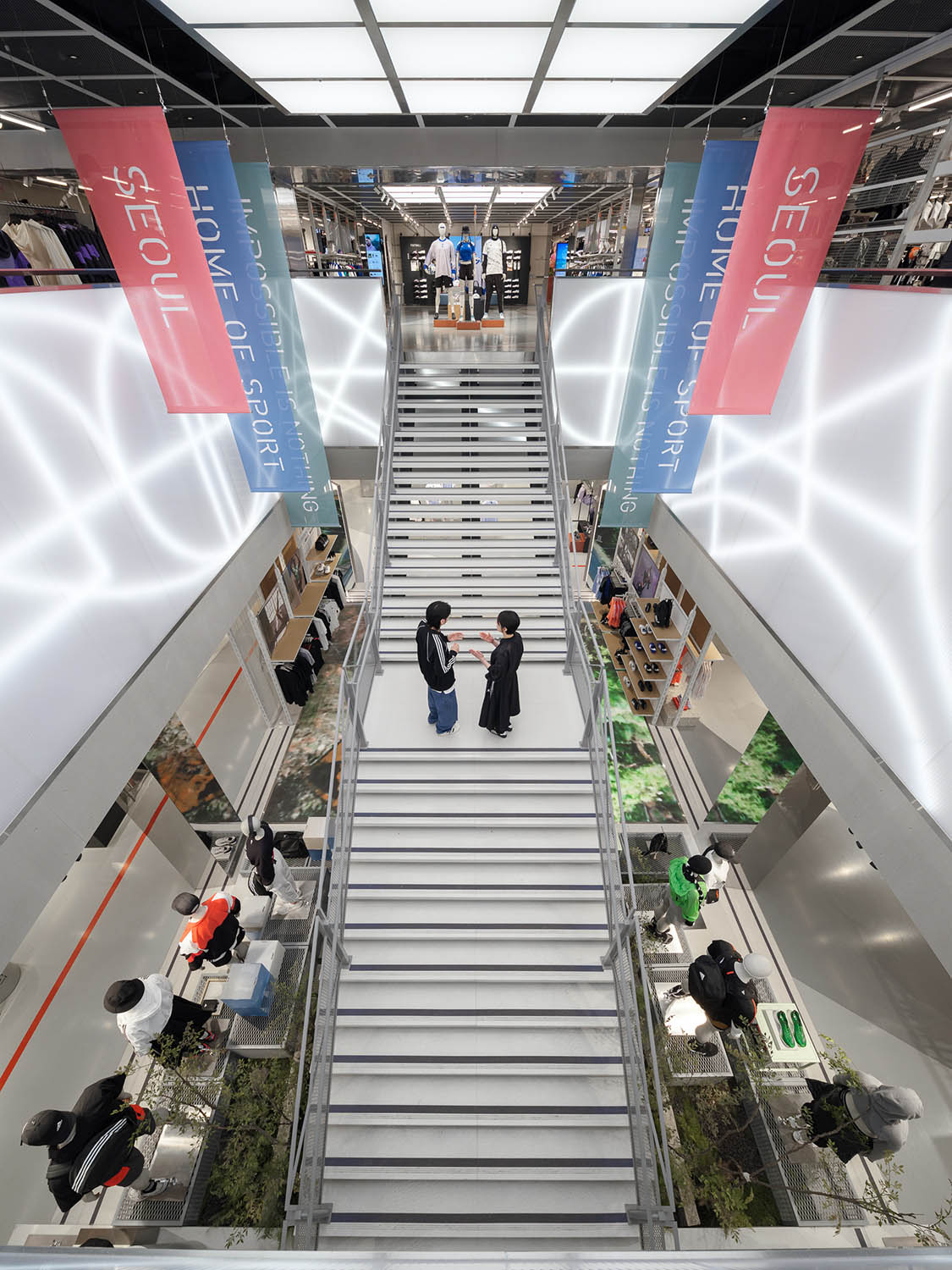 商店設計,零售店設計,零售店設計案例,零售店設計方案,鞋店設計,鞋店零售店設計,旗艦店設計,Home of Sport,Home of Sport-adidas首家亞洲旗艦店,韓國首爾市明洞,萬社設計Various Associates