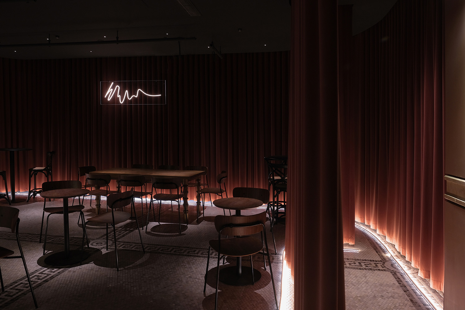 酒吧設計,酒吧設計案例,現代風格酒吧設計,酒吧設計方案,酒吧裝修,酒館設計,主題酒吧設計,主題空間設計,上海,一個很難滿意的BAR,無定設計