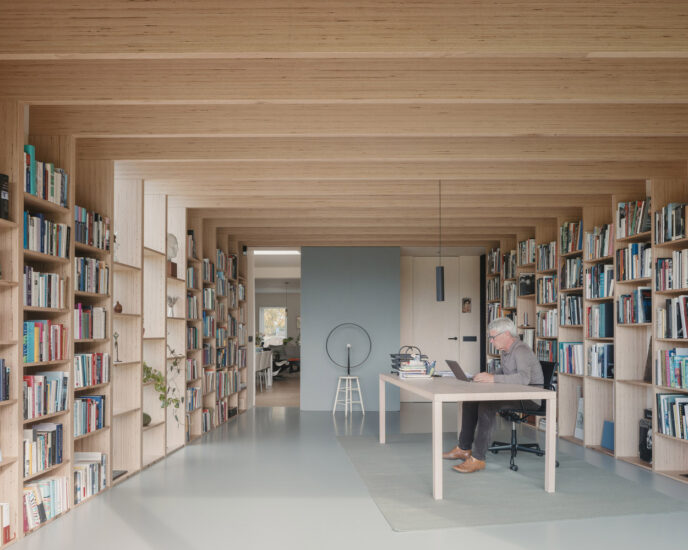 FELT|60㎡,比利時退休出版商的家用圖書館