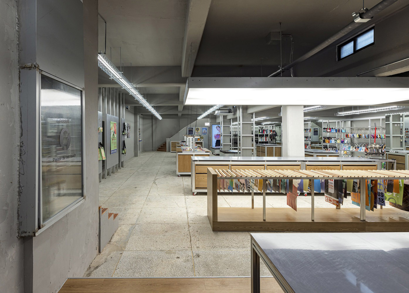 零售店設計,unseenbird,零售店設計案例,零售店設計方案,商店設計,皮包店設計,韓國,首爾,Nukak Store,300㎡