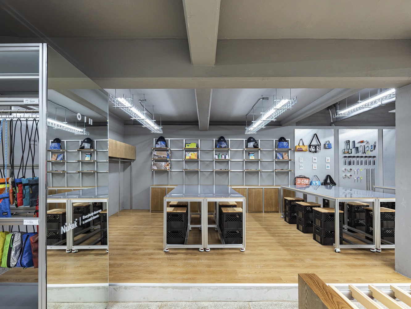 零售店設計,unseenbird,零售店設計案例,零售店設計方案,商店設計,皮包店設計,韓國,首爾,Nukak Store,300㎡