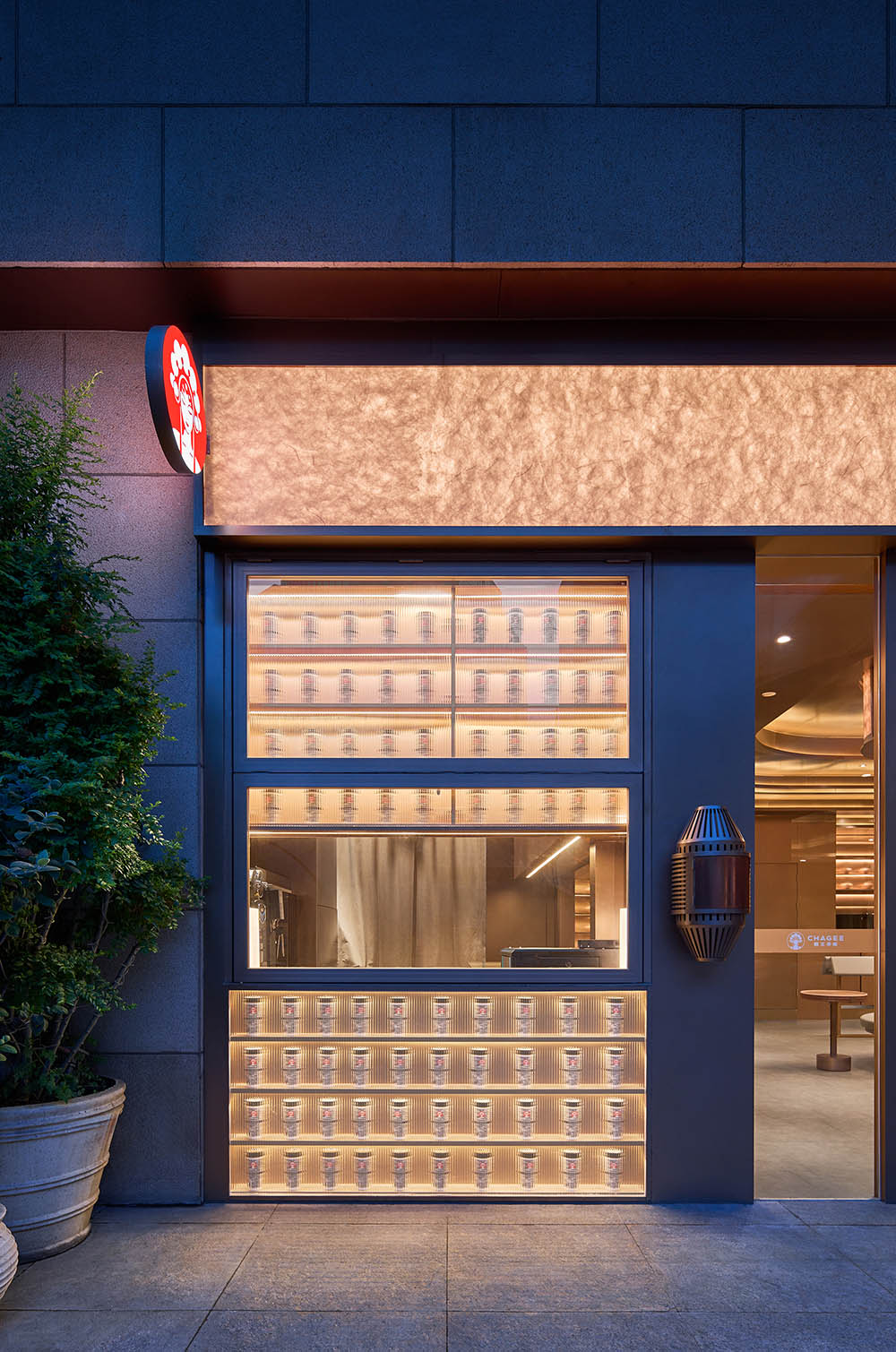 茶飲店設計,茶飲店設計案例,茶飲店設計方案,奶茶店設計,創意茶飲店,霸王茶姬TEA BAR上海兩家旗艦店,霸王茶姬環球港旗艦店,霸王茶姬美羅城旗艦店,尚洋藝術