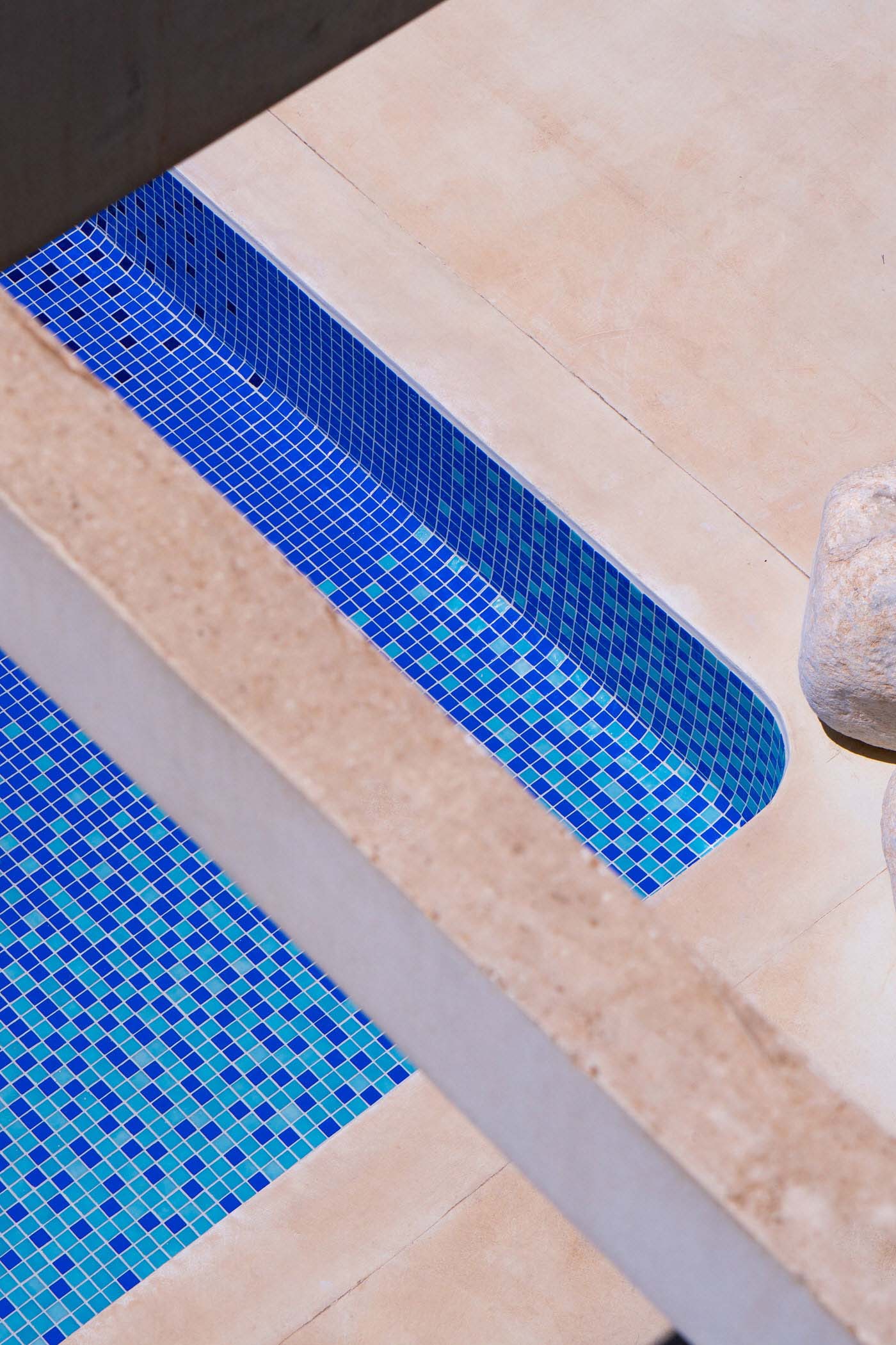 住宅設計,別墅設計案例,Felipe Pantone,海景別墅,別墅泳池,國外住宅設計案例,泳池設計,馬賽克,西班牙