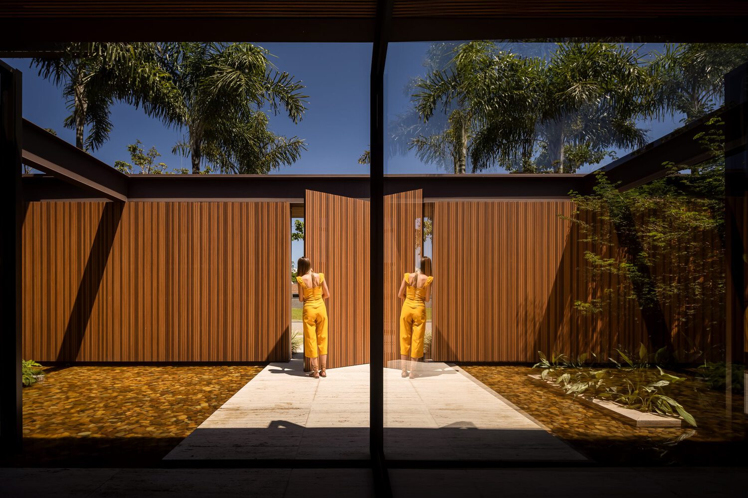 Fernanda Marques Arquitetura,別墅設計案例,別墅設計方案,開放式別墅,巴西,聖何塞,1400㎡,庭院別墅,原木色