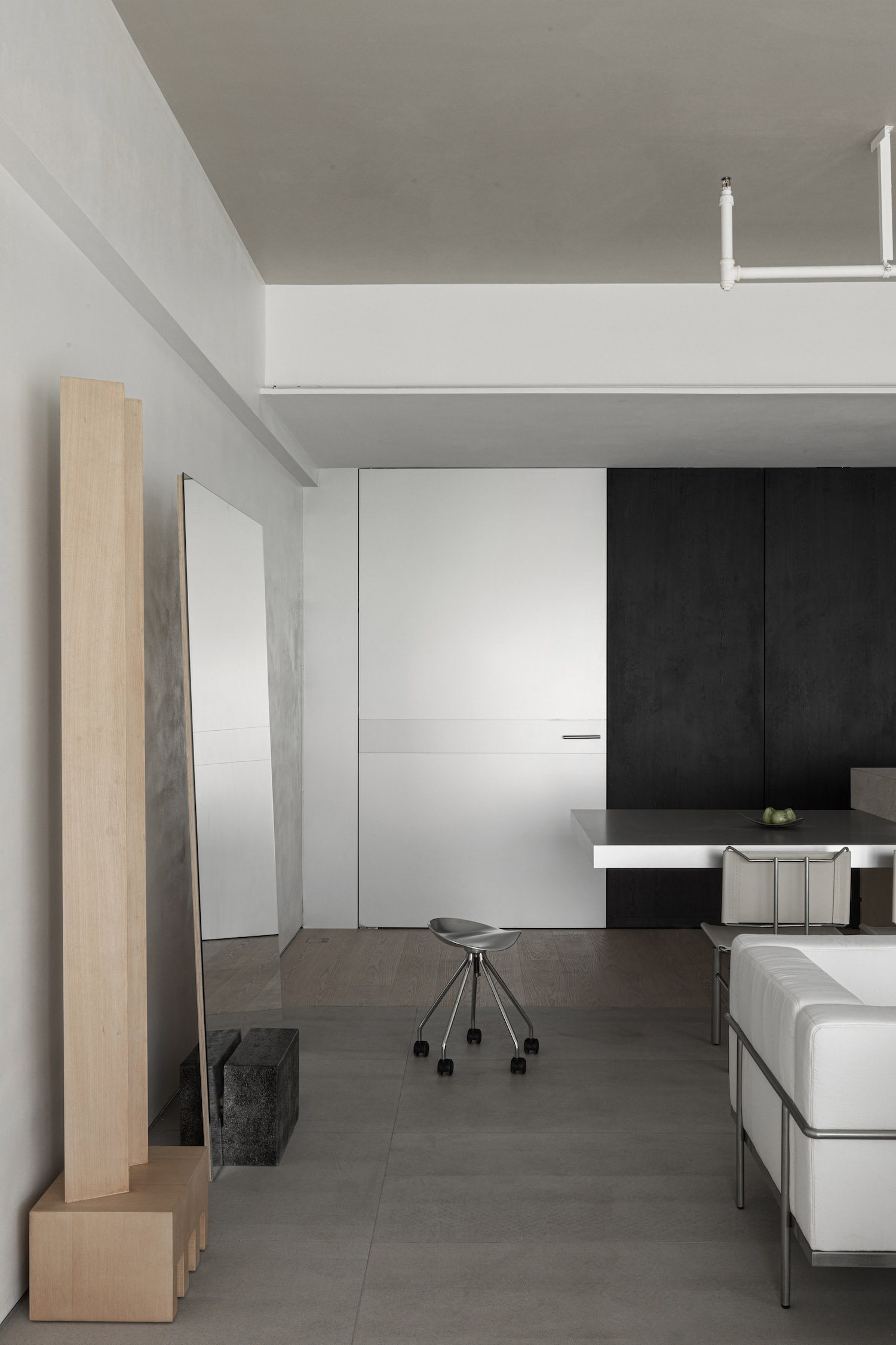 INFINITY STUDIO,公寓設計,公寓設計案例,深圳,黑白灰,原木色+白色,極簡主義公寓,時裝設計師的家