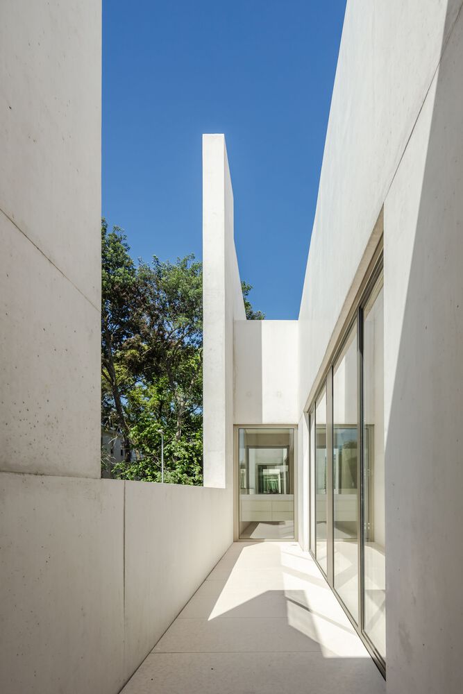 住宅設計,別墅設計案例,Topos Atelier de Arquitectura,庭院別墅,葡萄牙,國外住宅設計案例,630㎡,波爾圖,極簡主義,庭院別墅