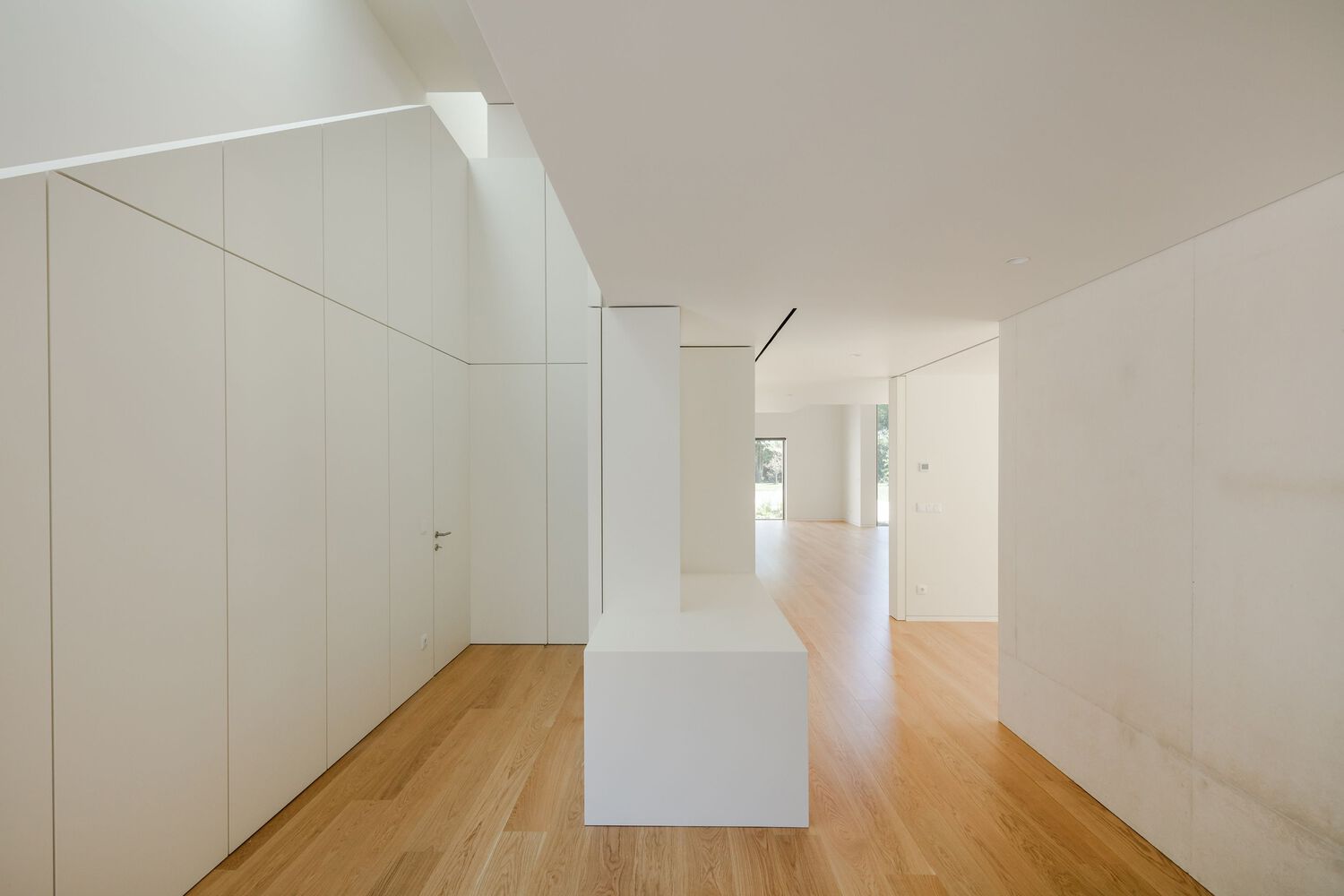 住宅設計,別墅設計案例,Topos Atelier de Arquitectura,庭院別墅,葡萄牙,國外住宅設計案例,630㎡,波爾圖,極簡主義,庭院別墅