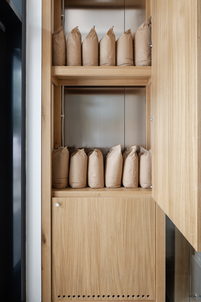 斯洛伐克,Sadovsky & Architects,咖啡廳設計案例,麵包店,極簡主義,麵包店設計,Chlieb Náš麵包店