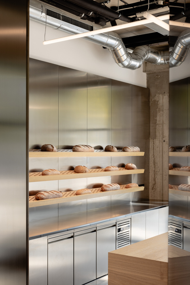 斯洛伐克,Sadovsky & Architects,咖啡廳設計案例,麵包店,極簡主義,麵包店設計,Chlieb Náš麵包店