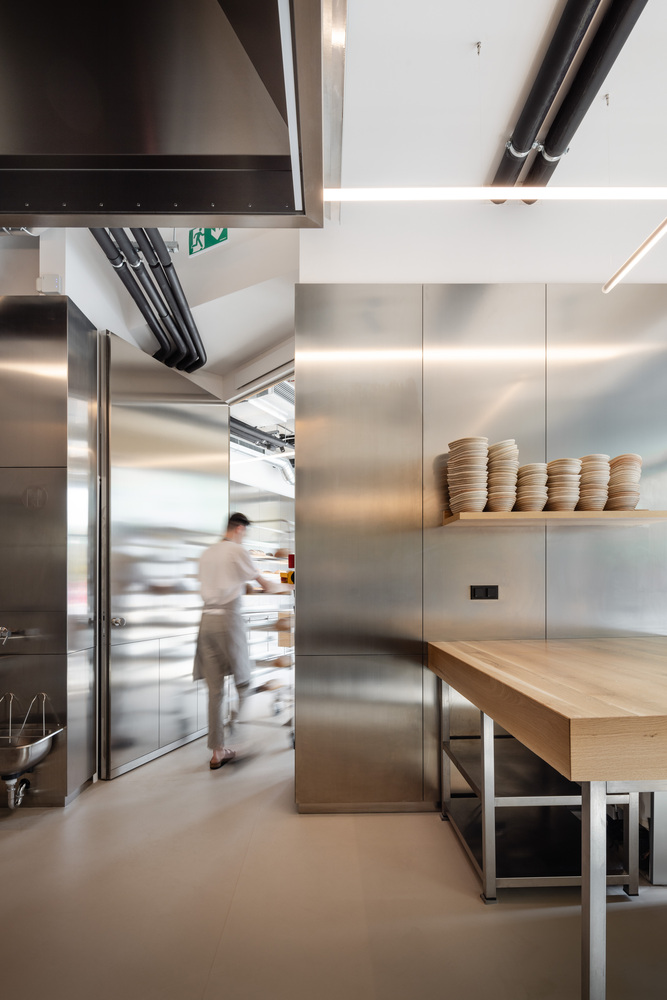 斯洛伐克,Sadovsky & Architects,咖啡廳設計案例,麵包店,極簡主義,麵包店設計,Chlieb Náš麵包店