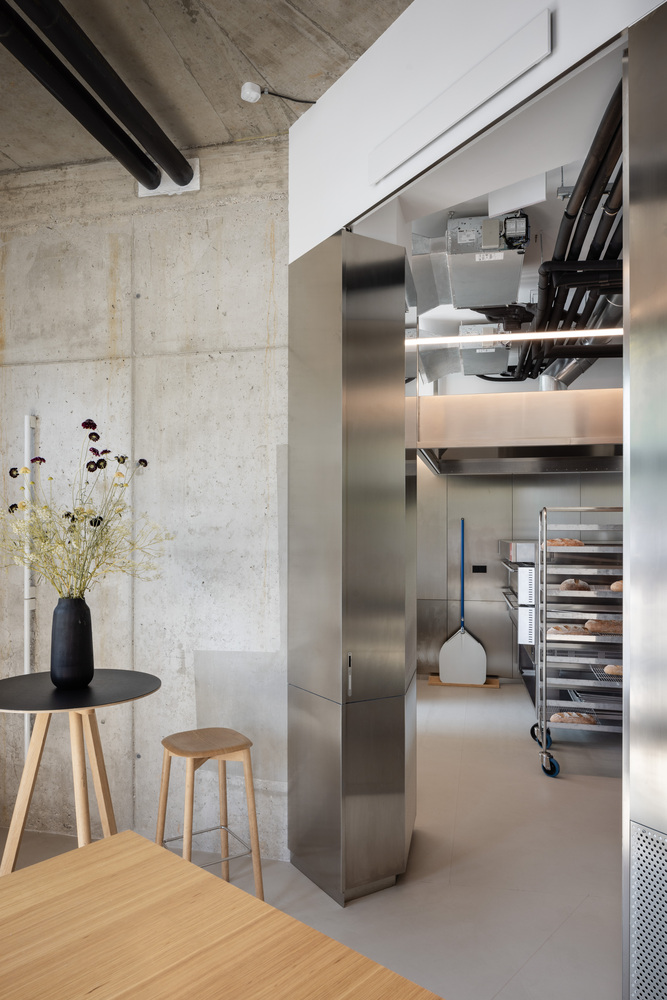 斯洛伐克,Sadovsky & Architects,咖啡廳設計案例,麵包店,極簡主義,麵包店設計,Chlieb Náš麵包店