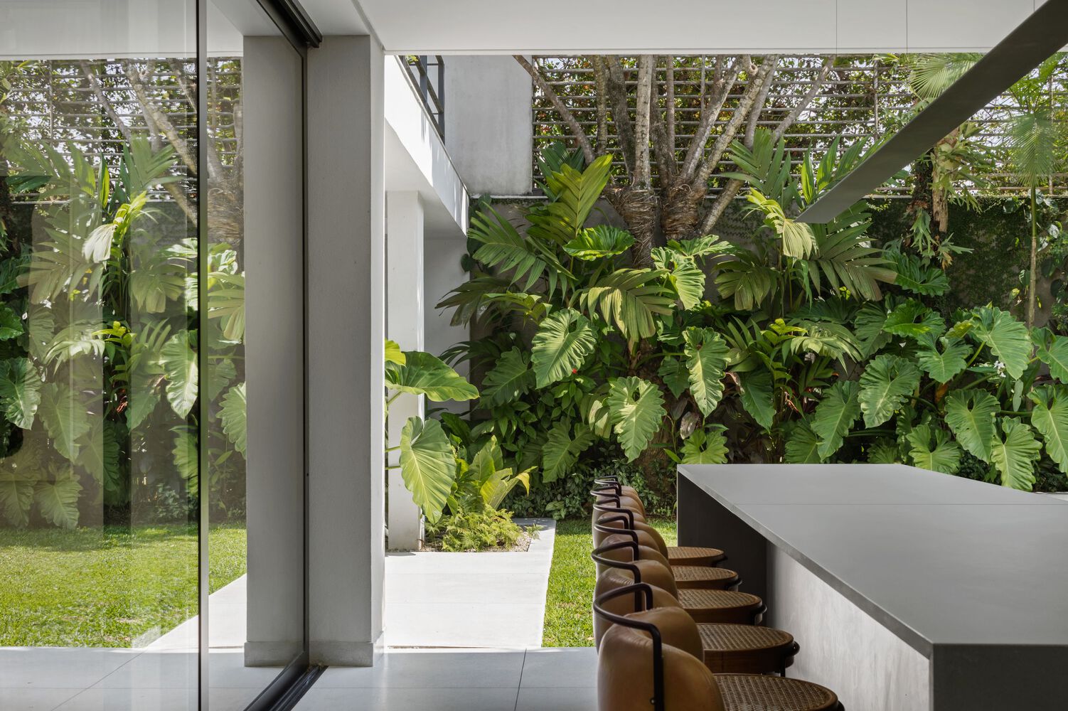 住宅設計,別墅設計案例,Gabriella Ornaghi,庭院別墅,巴西,國外住宅設計案例,400㎡,聖保羅,景觀別墅