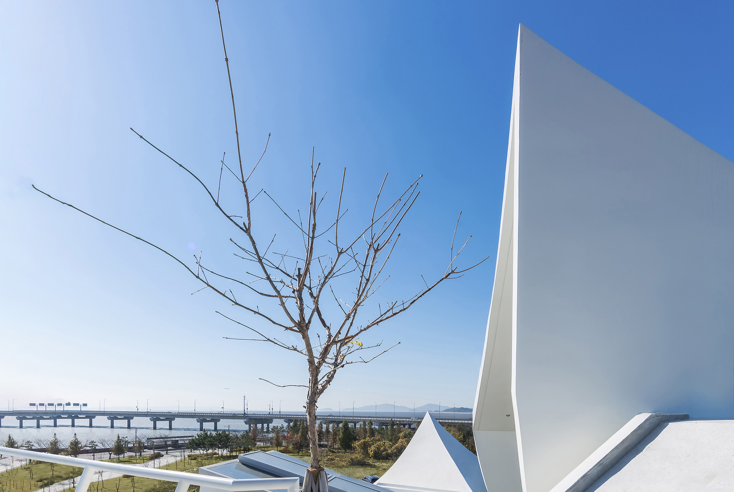 IROJE KHM Architects,別墅設計案例,韓國,首爾,海景別墅,國外別墅設計案例,375㎡,白色別墅