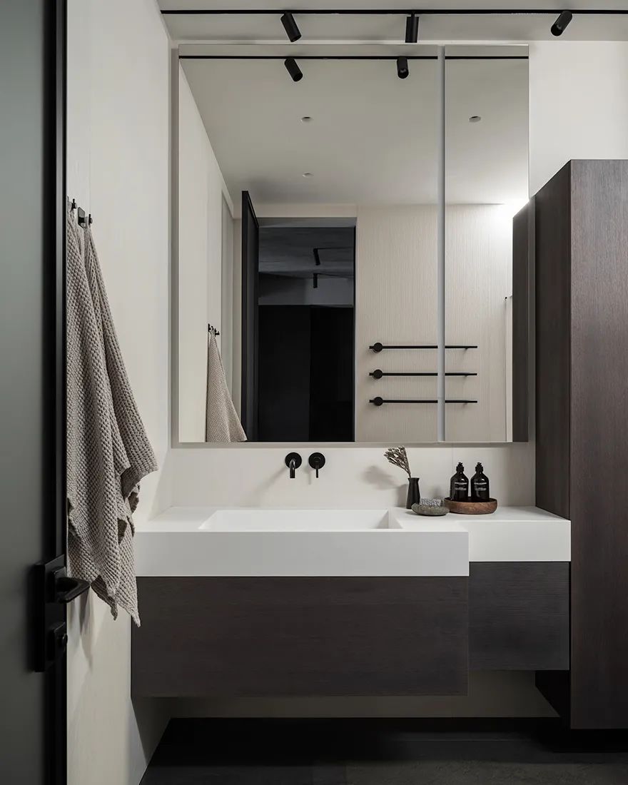 Svetlana Herzen,公寓設計,公寓設計案例,65㎡,深色係,小公寓,小公寓設計效果圖,小戶型設計,單身公寓