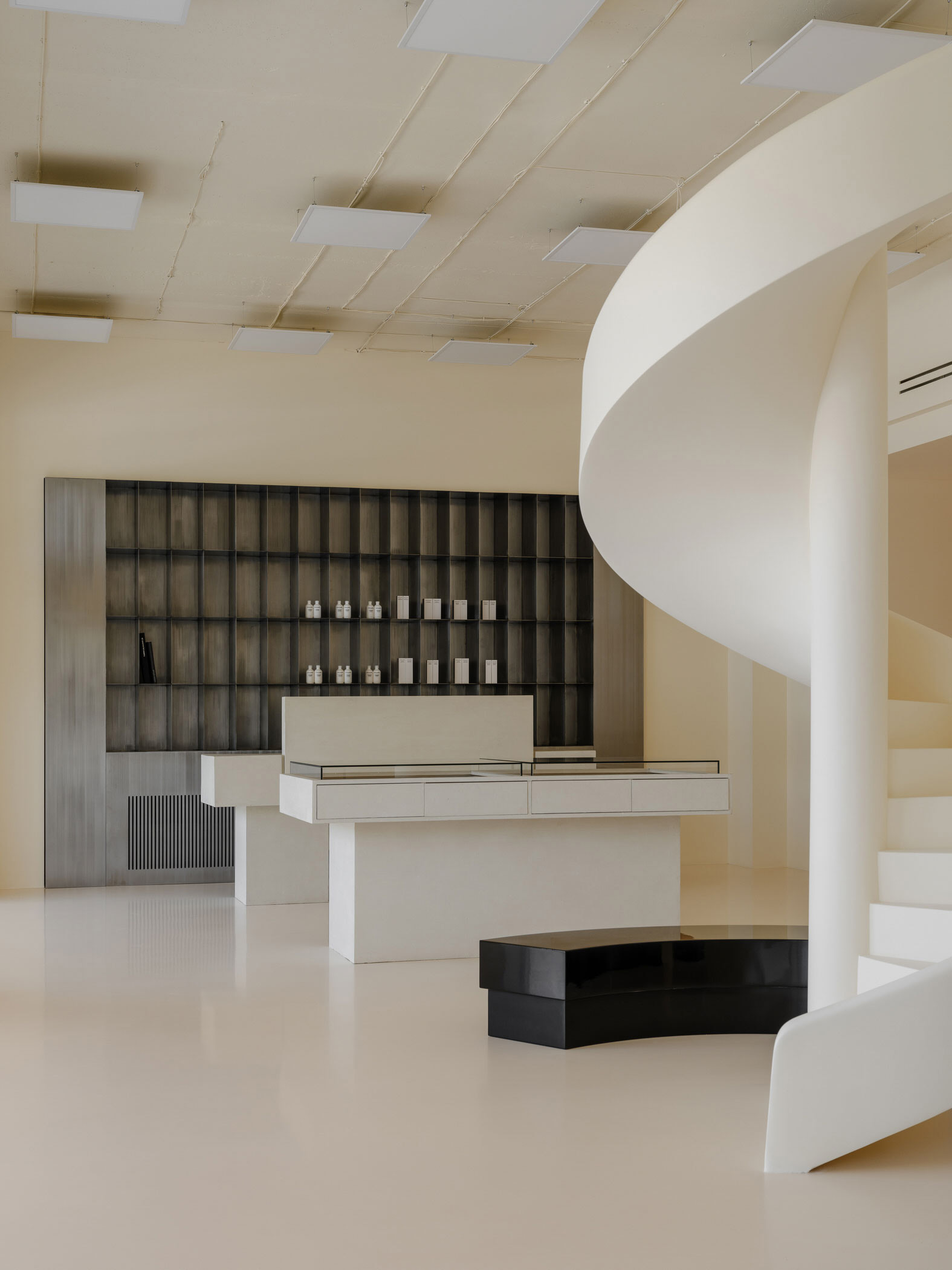 商店設計,零售店設計,集合店設計,Polina Ditsman,概念店設計,品牌零售店設計,零售店設計案例,零售店設計方案,俄羅斯,莫斯科,奶油色