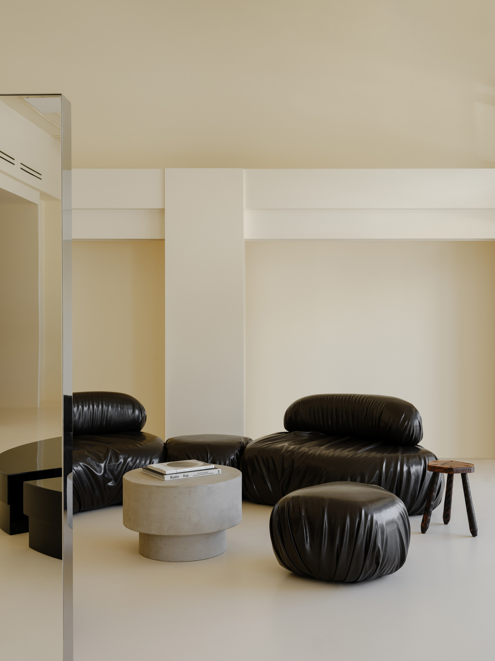 商店設計,零售店設計,集合店設計,Polina Ditsman,概念店設計,品牌零售店設計,零售店設計案例,零售店設計方案,俄羅斯,莫斯科,奶油色