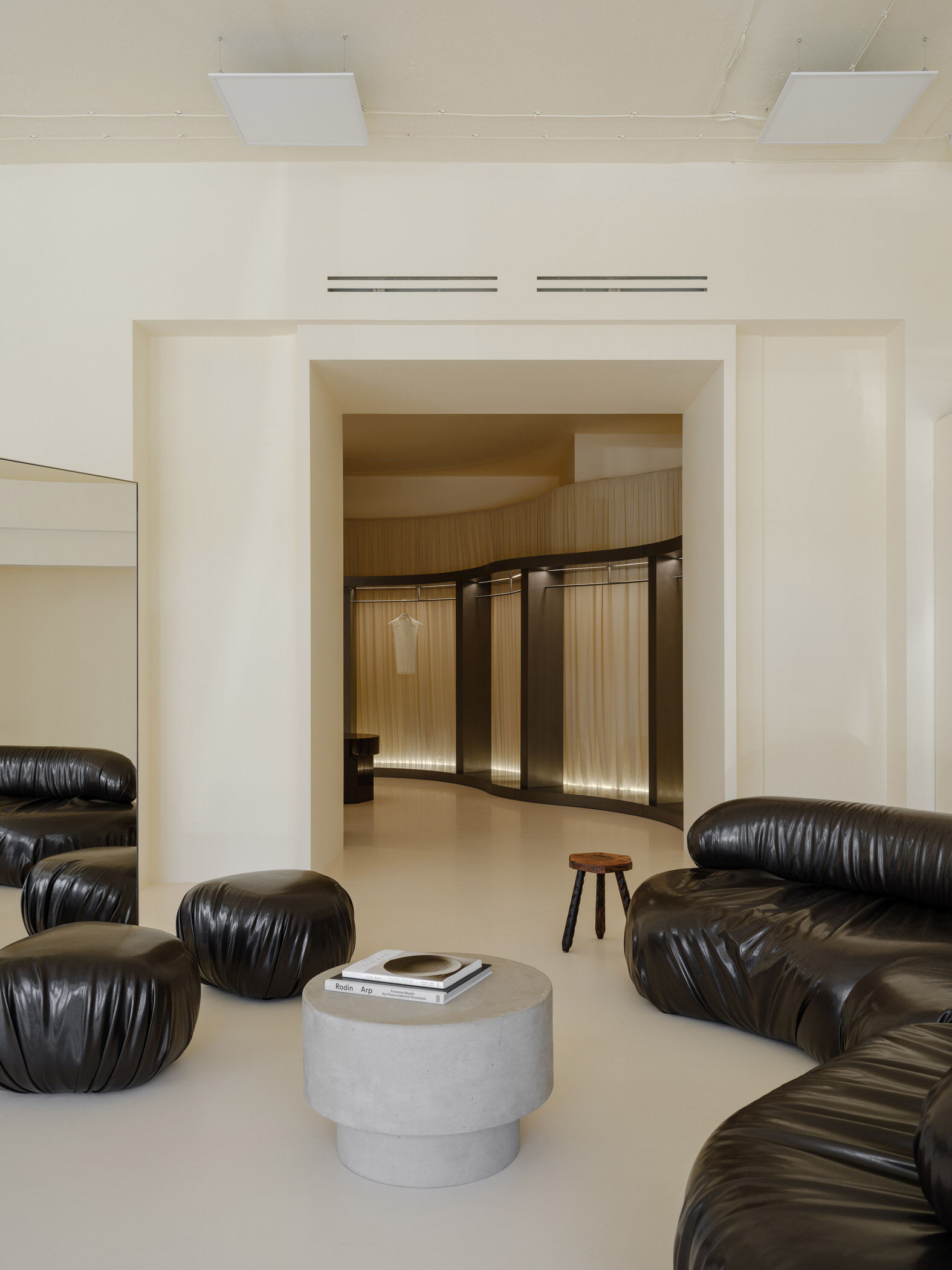 商店設計,零售店設計,集合店設計,Polina Ditsman,概念店設計,品牌零售店設計,零售店設計案例,零售店設計方案,俄羅斯,莫斯科,奶油色