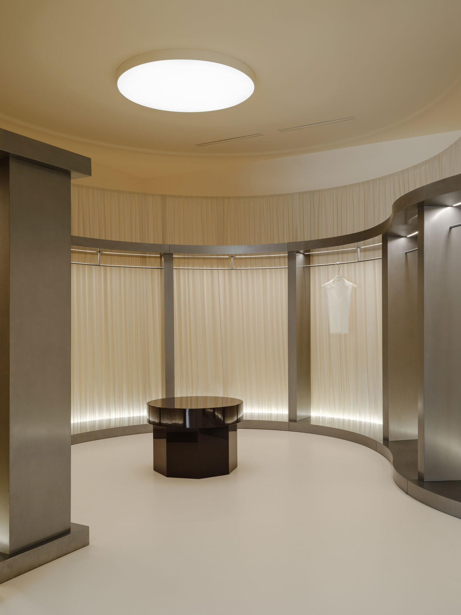 商店設計,零售店設計,集合店設計,Polina Ditsman,概念店設計,品牌零售店設計,零售店設計案例,零售店設計方案,俄羅斯,莫斯科,奶油色