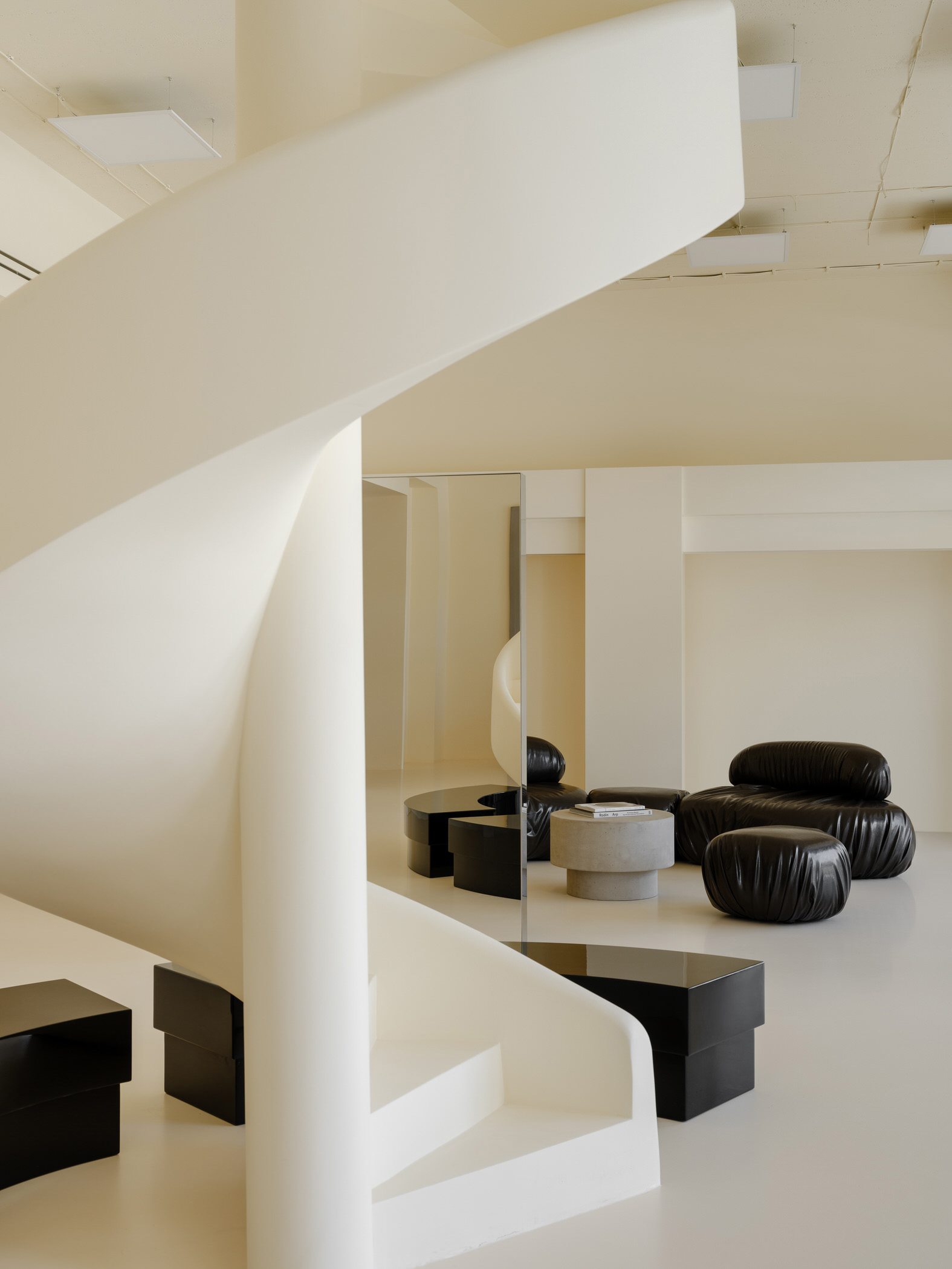 商店設計,零售店設計,集合店設計,Polina Ditsman,概念店設計,品牌零售店設計,零售店設計案例,零售店設計方案,俄羅斯,莫斯科,奶油色