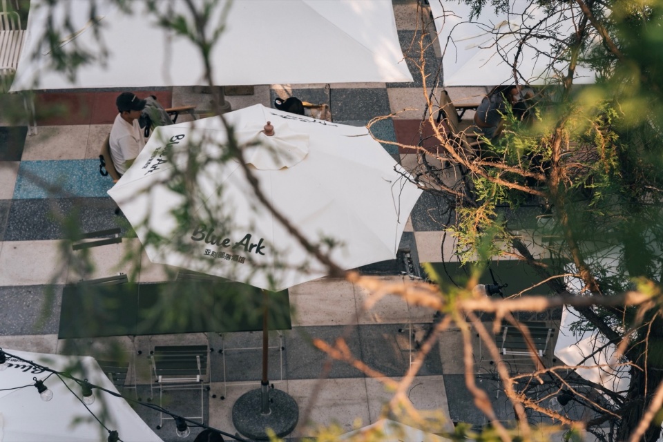 酒館設計,酒吧設計案例,現代風格酒吧設計,咖啡廳設計,咖啡廳設計案例,咖啡廳裝修,咖啡廳酒館,MIX島日咖夜酒集合店,北京,BLUE ARK清坪樂酒館&DAO咖啡,DAGA大觀建築設計