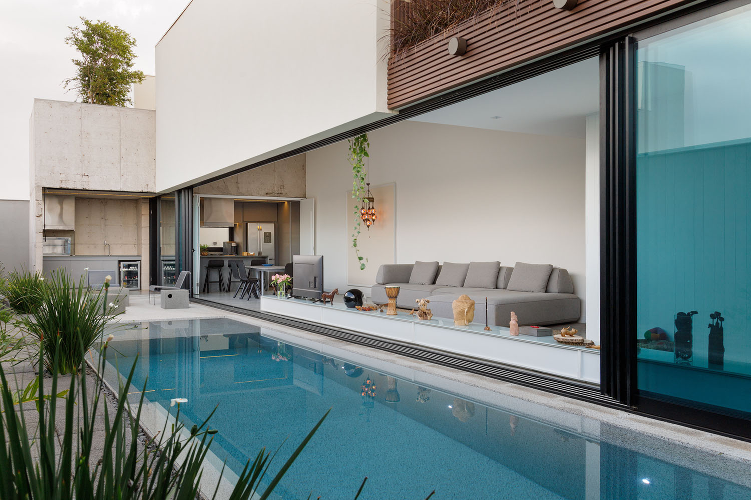 gruta.arquitetos,別墅設計案例,別墅設計方案,庭院別墅,巴西,295㎡,極簡主義,極簡美學