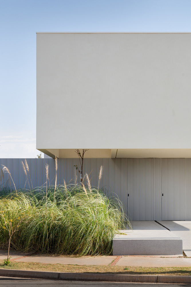 gruta.arquitetos,別墅設計案例,別墅設計方案,庭院別墅,巴西,295㎡,極簡主義,極簡美學