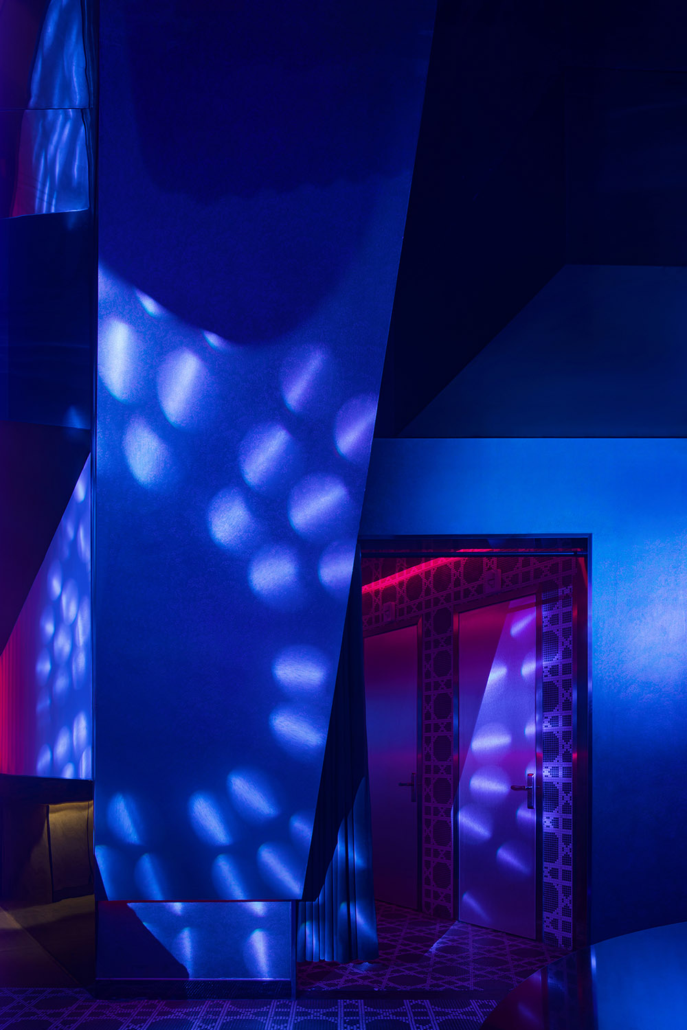 酒吧設計,夜店設計,酒吧設計案例,酒吧設計方案,酒吧裝修,酒吧效果圖,鄭州,宇宙俱樂部Club Globos,SALONE DEL SALON得德設計